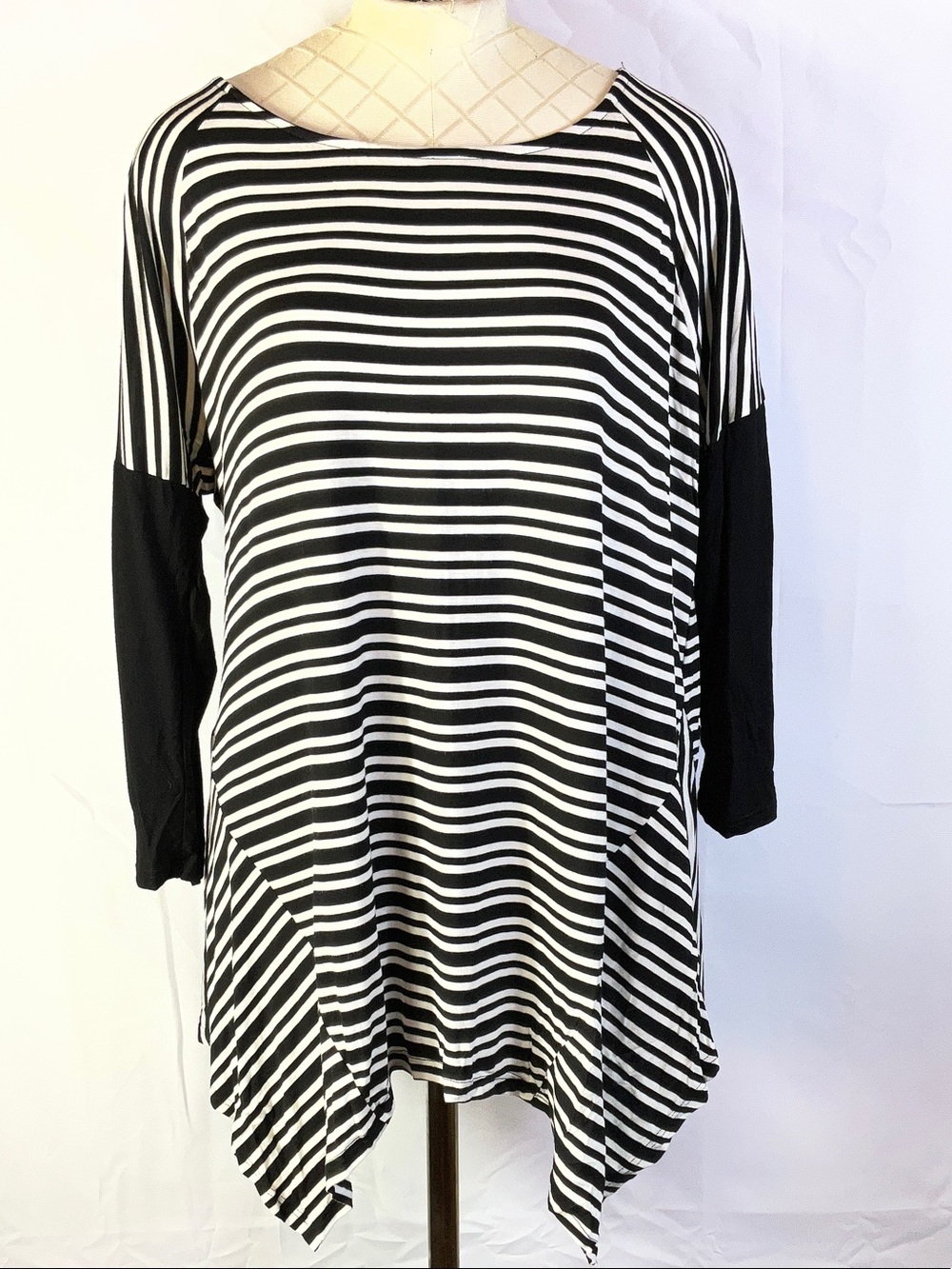 Hailey & Co. Asymmetric Hemline Striped Long Sleeve Tunic Top Size Large NWOT